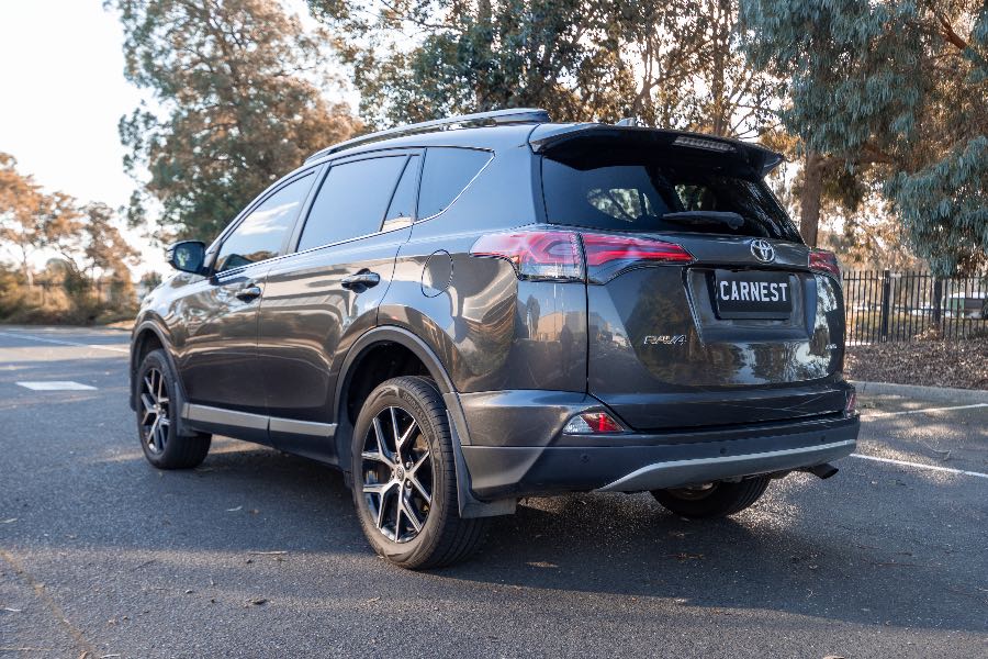 2018 TOYOTA RAV4 GXL AWD side profile photo on CarNest