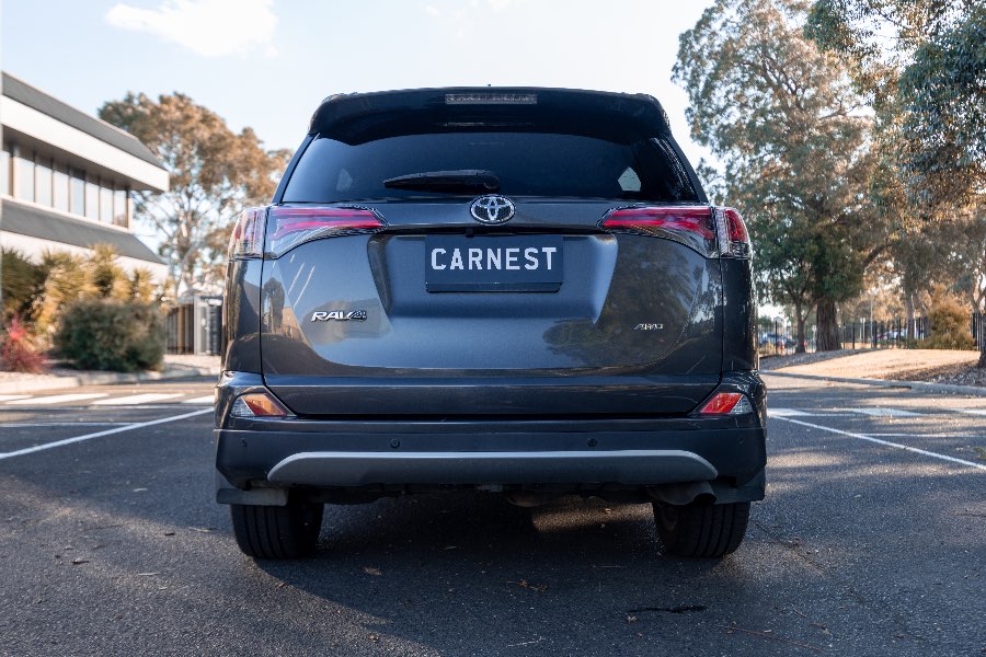 2018 TOYOTA RAV4 GXL AWD cabin detail photo on CarNest