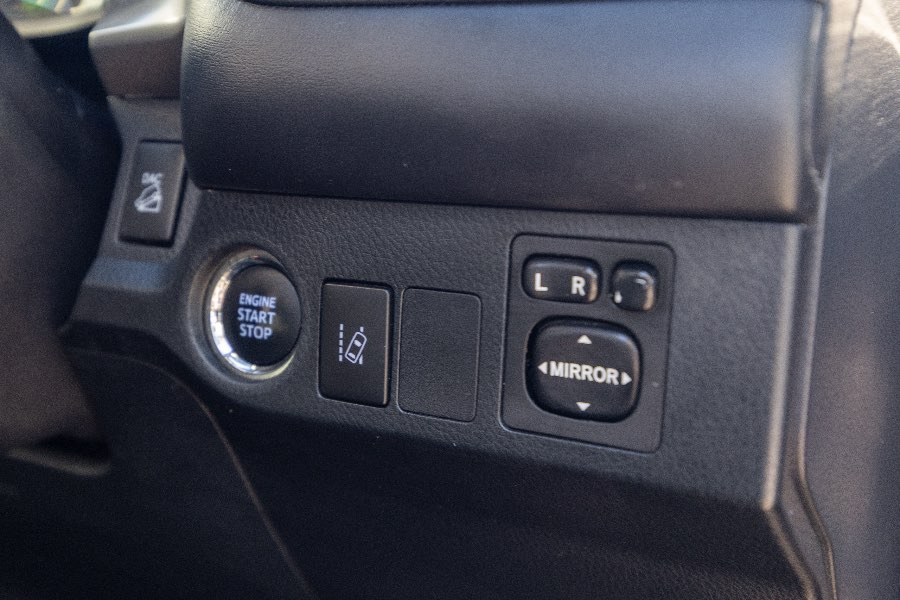2018 TOYOTA RAV4 GXL AWD detail view 8 photo on CarNest