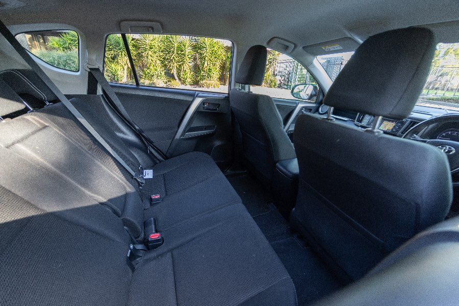 2018 TOYOTA RAV4 GXL AWD detail view 10 photo on CarNest