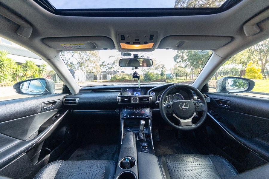 2014 LEXUS IS300H detail view 12 photo on CarNest