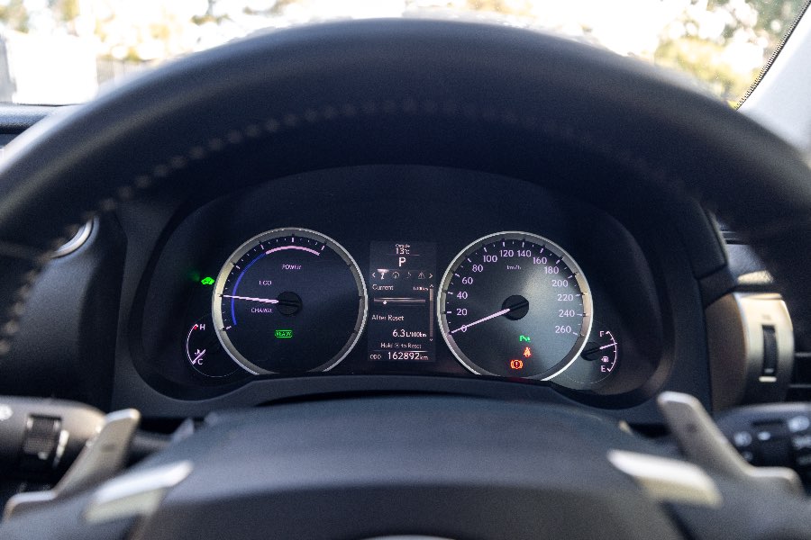 2014 LEXUS IS300H detail view 16 photo on CarNest