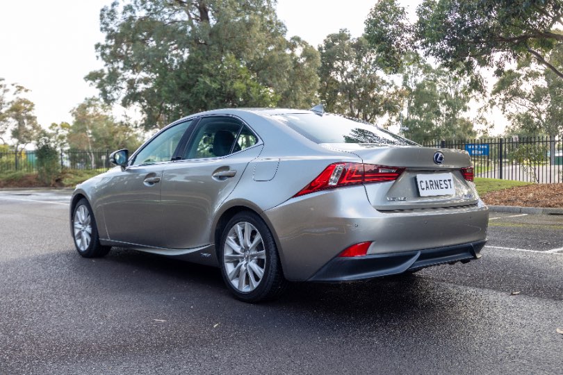 2014 LEXUS IS300H cabin detail photo on CarNest