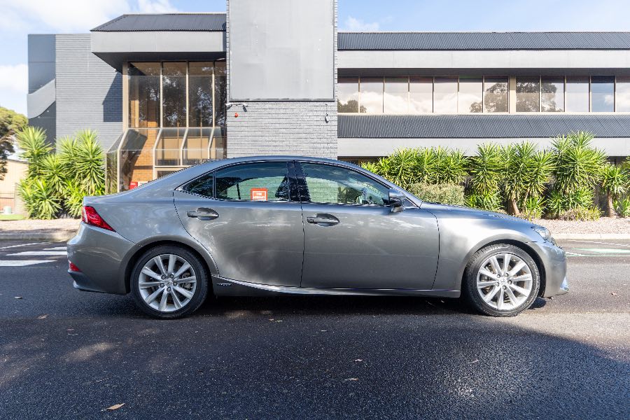 2014 LEXUS IS300H detail view 8 photo on CarNest