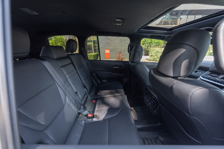 2023 TOYOTA LAND CRUISER VX detail view 12 photo on CarNest