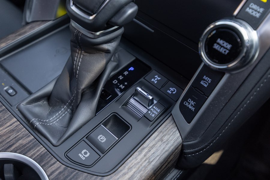 2023 TOYOTA LAND CRUISER VX detail view 14 photo on CarNest