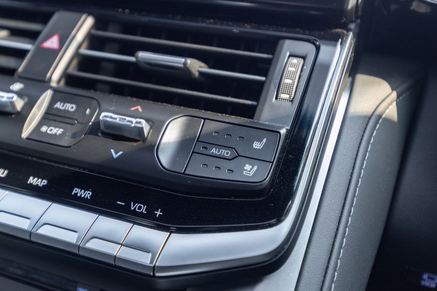 2023 TOYOTA LAND CRUISER VX detail view 15 photo on CarNest