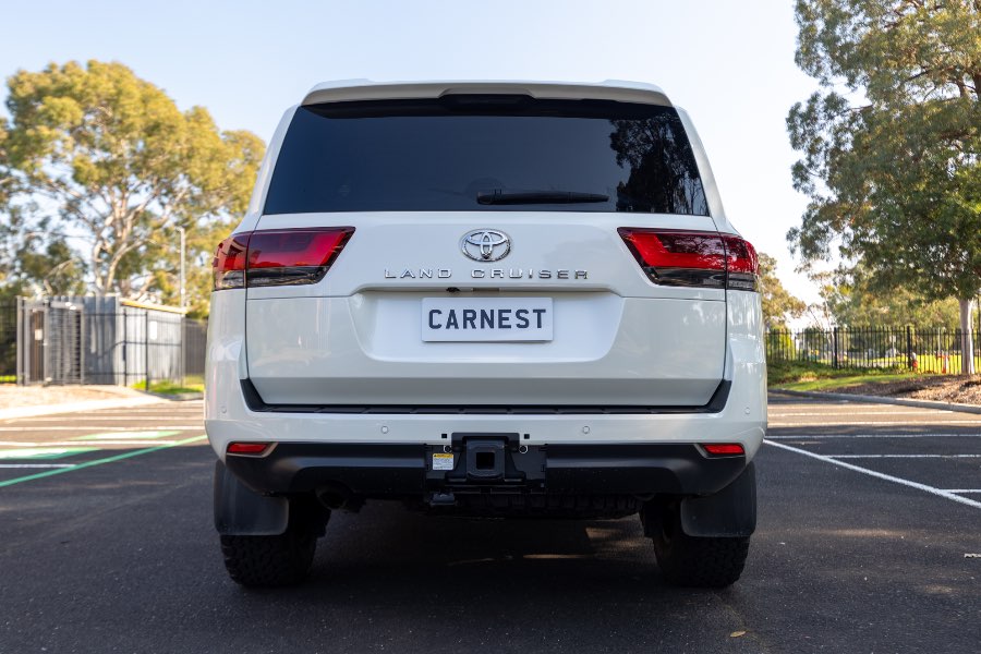 2023 TOYOTA LAND CRUISER VX side profile photo on CarNest