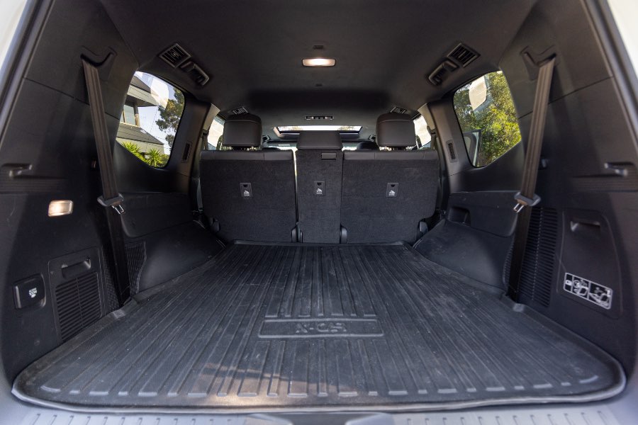 2023 TOYOTA LAND CRUISER VX detail view 9 photo on CarNest