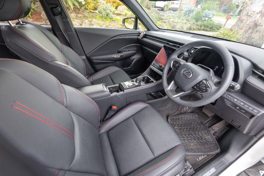 2024 LEXUS LBX LUXURY detail view 12 photo on CarNest