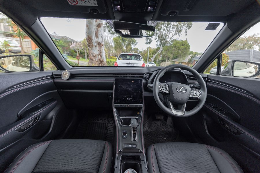 2024 LEXUS LBX LUXURY detail view 9 photo on CarNest