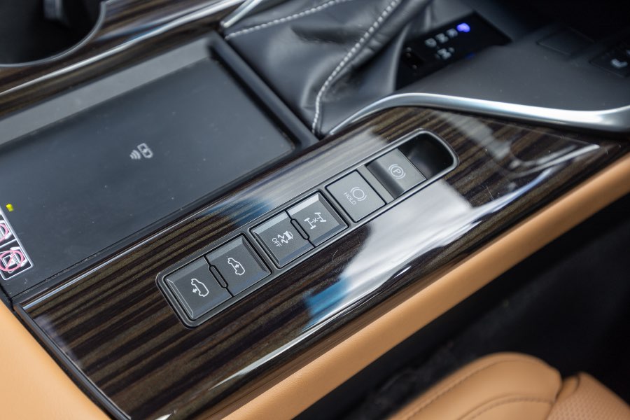 2023 LEXUS LX600 detail view 15 photo on CarNest