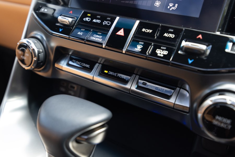 2023 LEXUS LX600 detail view 16 photo on CarNest