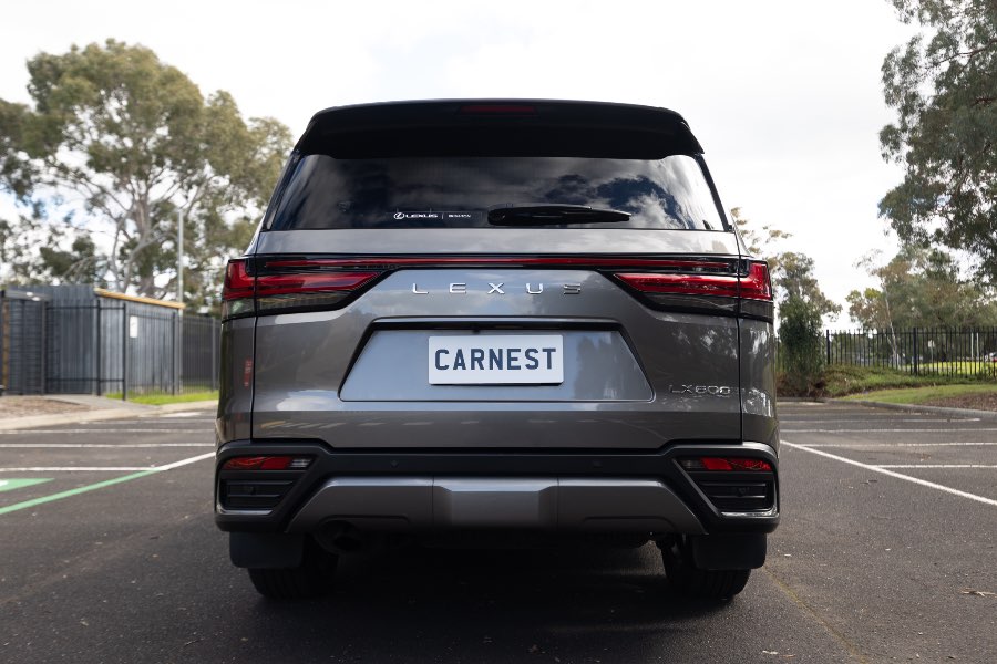 2023 LEXUS LX600 side profile photo on CarNest
