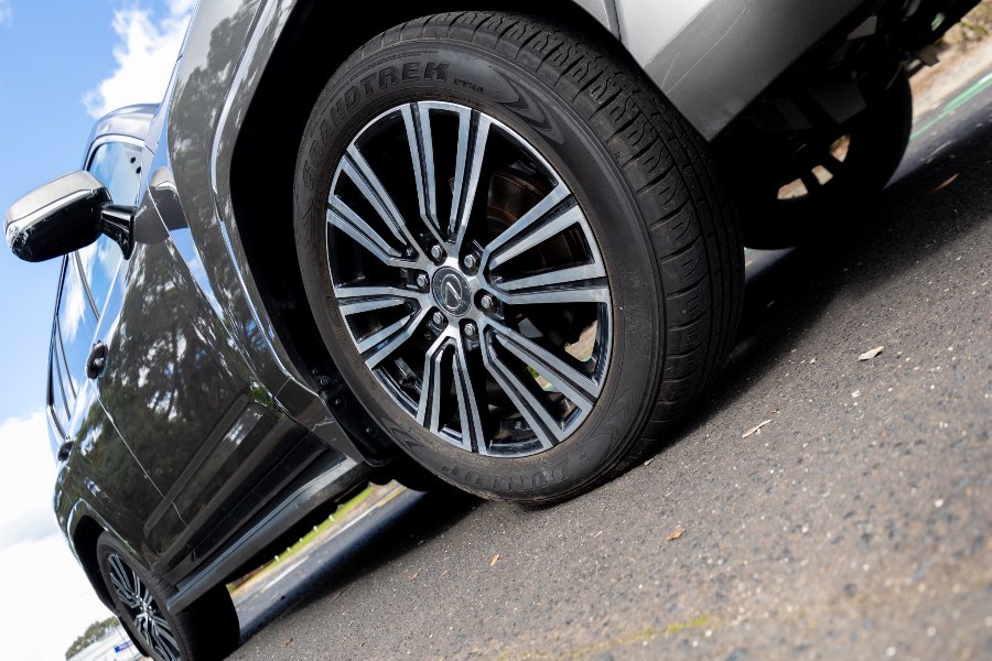 2023 LEXUS LX600 cabin detail photo on CarNest
