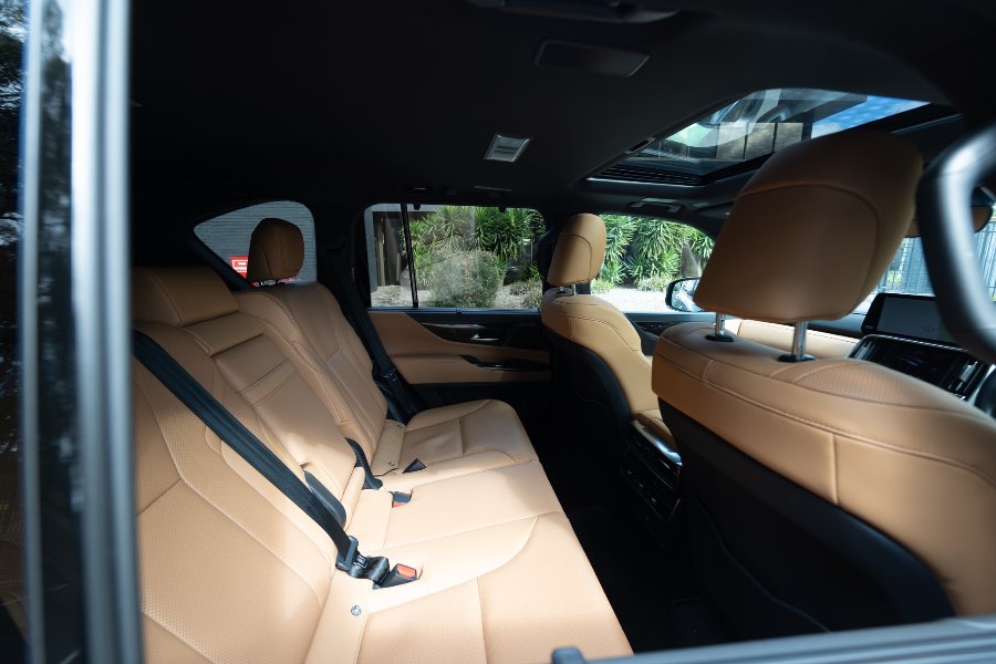 2023 LEXUS LX600 detail view 7 photo on CarNest