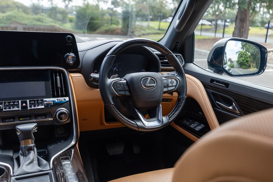 2023 LEXUS LX600 detail view 9 photo on CarNest