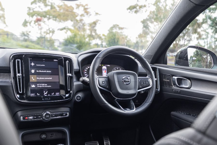 2020 VOLVO T5 R-DESIGN detail view 11 photo on CarNest
