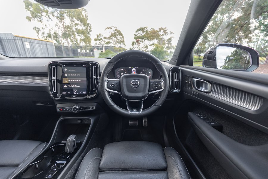 2020 VOLVO T5 R-DESIGN detail view 12 photo on CarNest