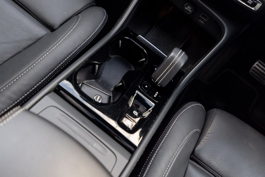 2020 VOLVO T5 R-DESIGN detail view 13 photo on CarNest