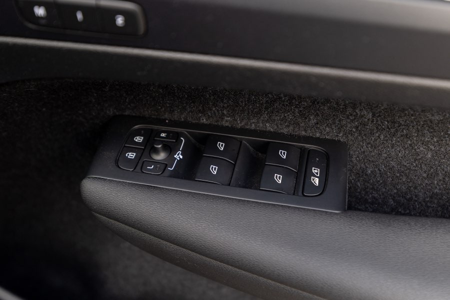 2020 VOLVO T5 R-DESIGN detail view 14 photo on CarNest