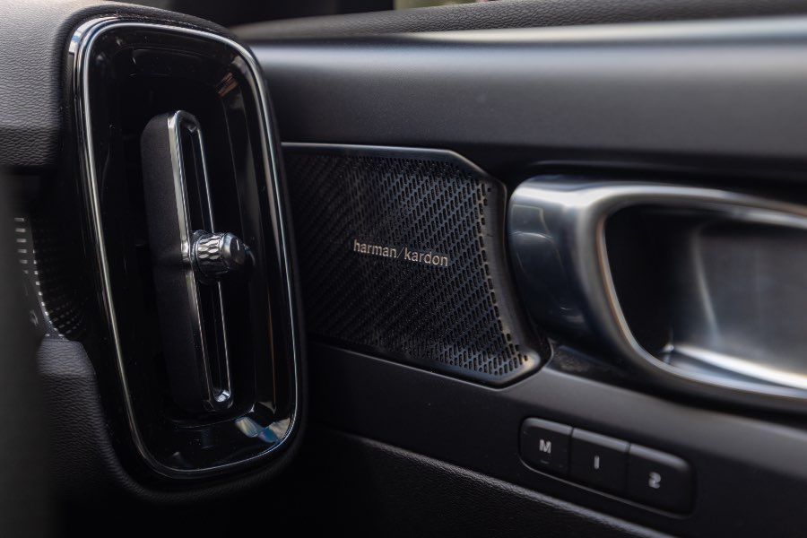 2020 VOLVO T5 R-DESIGN detail view 15 photo on CarNest