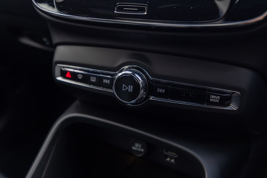 2020 VOLVO T5 R-DESIGN detail view 17 photo on CarNest