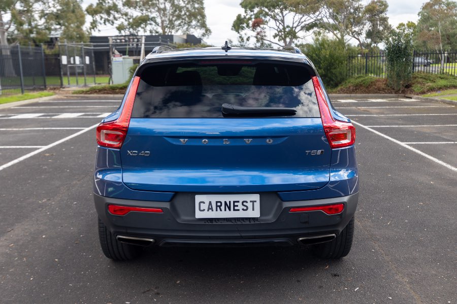 2020 VOLVO T5 R-DESIGN cabin detail photo on CarNest