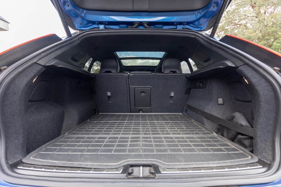 2020 VOLVO T5 R-DESIGN detail view 7 photo on CarNest