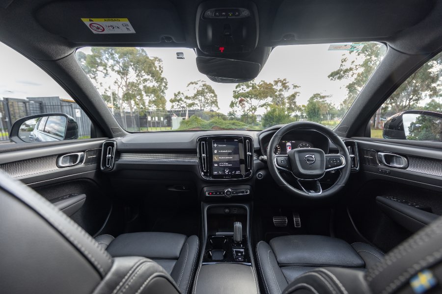 2020 VOLVO T5 R-DESIGN detail view 10 photo on CarNest