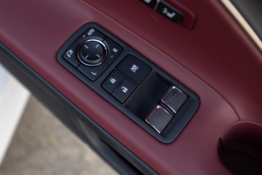 2023 LEXUS LC500 CONVERTIBLE detail view 13 photo on CarNest