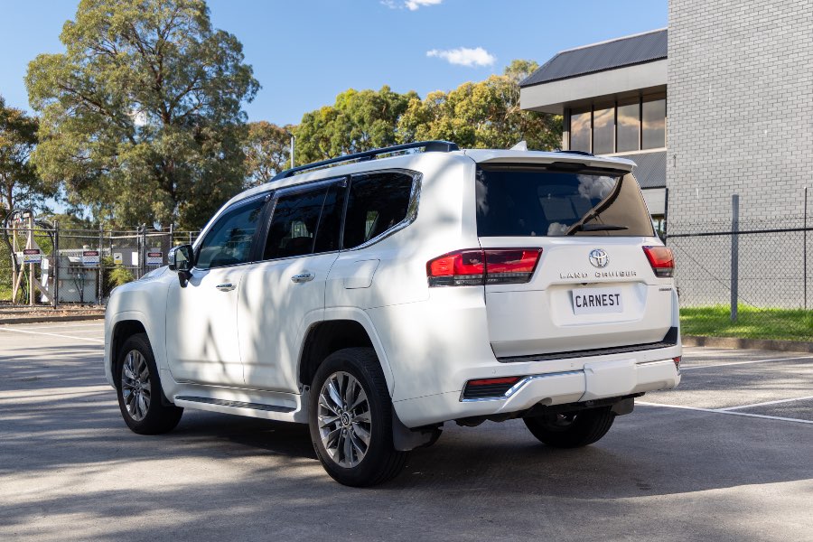 2022 TOYOTA LAND CRUISER LC300 SAHARA ZX side profile photo on CarNest