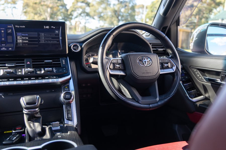 2022 TOYOTA LAND CRUISER LC300 SAHARA ZX detail view 10 photo on CarNest