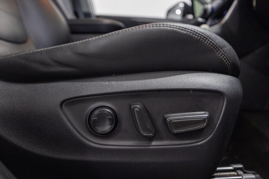 2020 TOYOTA RAV4 CRUISER interior dashboard photo on CarNest