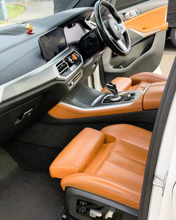 2021 BMW X5 30D 2021 interior dashboard photo on CarNest