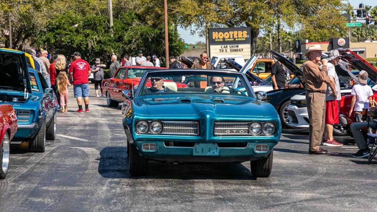 Hooters and Hot Rods