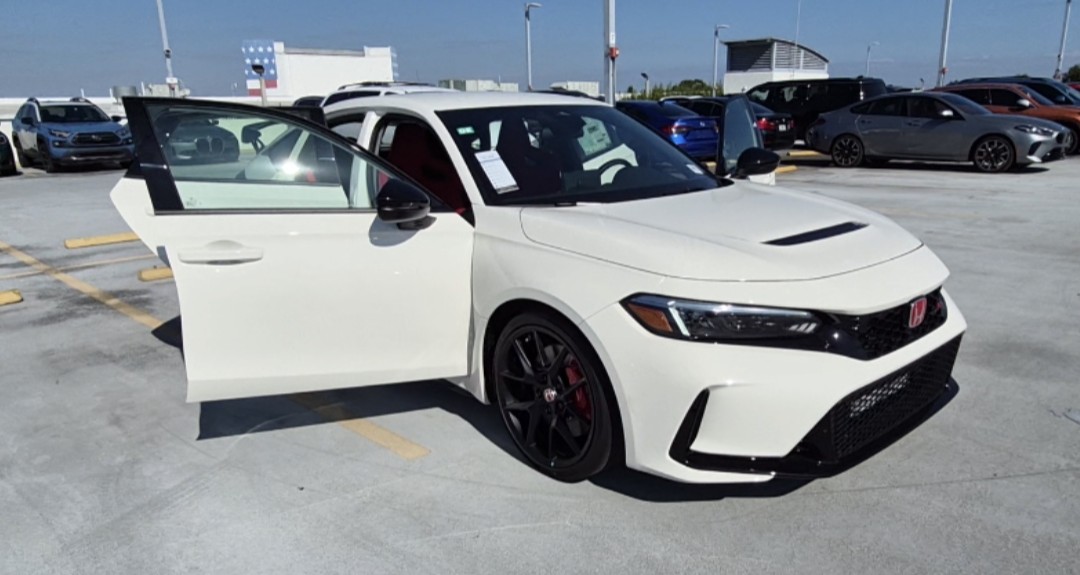 2026 Honda Civic Type R: The Stick-Shift Weapon You Can Park at the Grocery Store