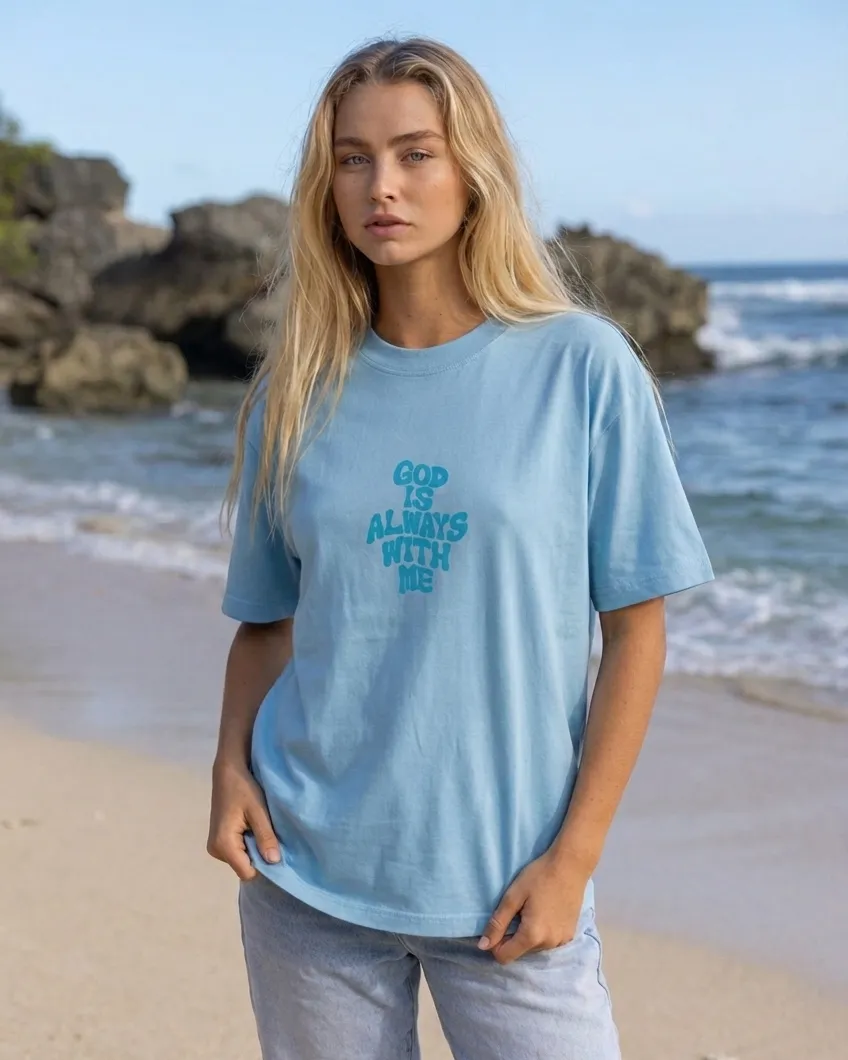 Camiseta Cristã Unissex God Is Always With Me - Oversized