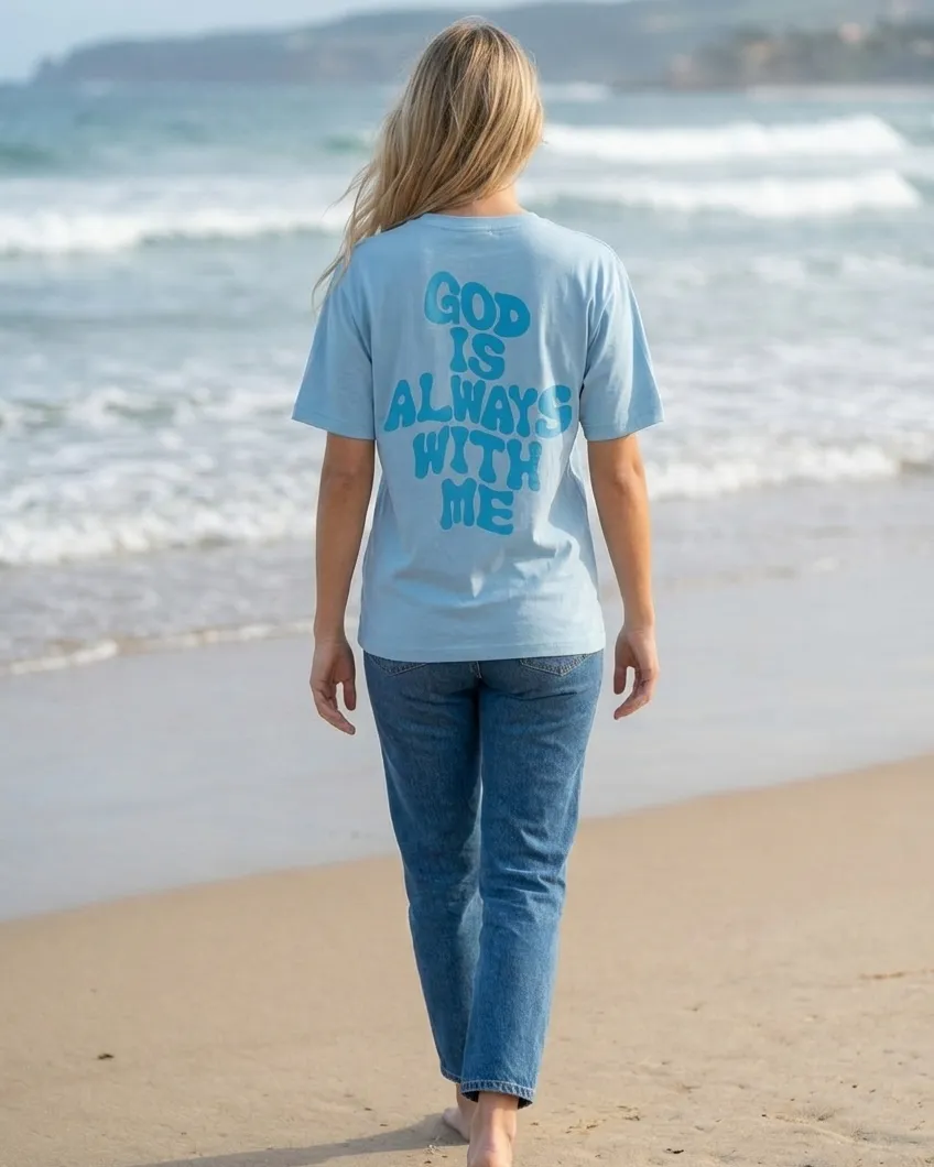 Camiseta Cristã Unissex God Is Always With Me - Oversized — imagem 4