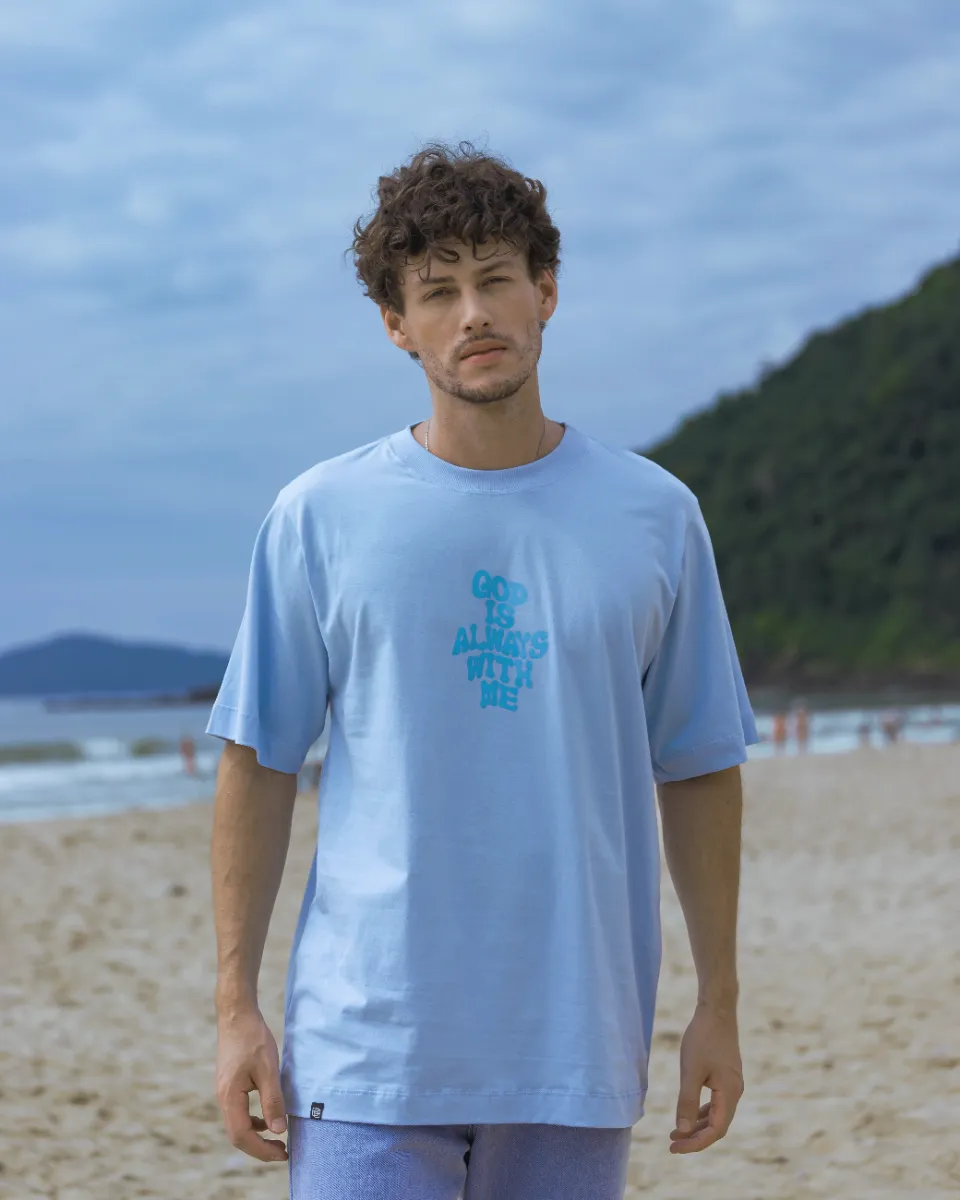 Camiseta Cristã Unissex God Is Always With Me - Oversized — imagem 6