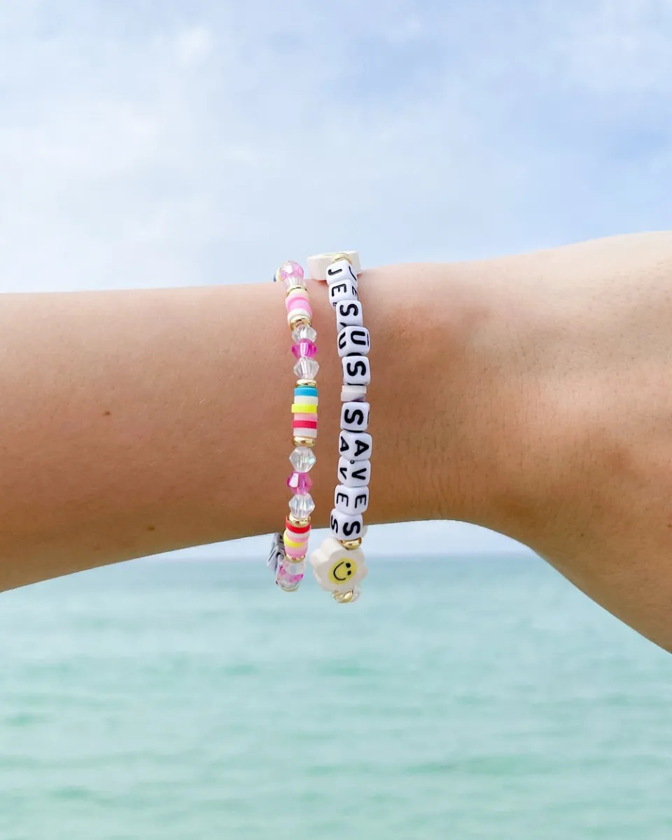 Pulseira Cristã de Letras - Jesus Salva — imagem 2