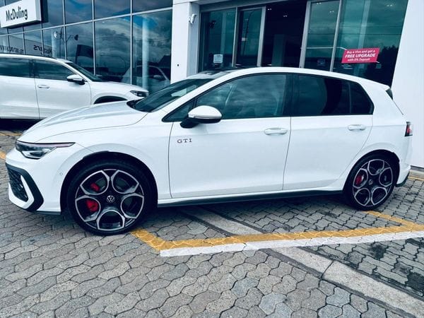 2026 Volkswagen Golf GTI 2.0 TSI Auto photo 2