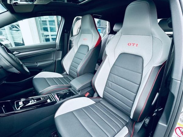 2026 Volkswagen Golf GTI 2.0 TSI Auto photo 4