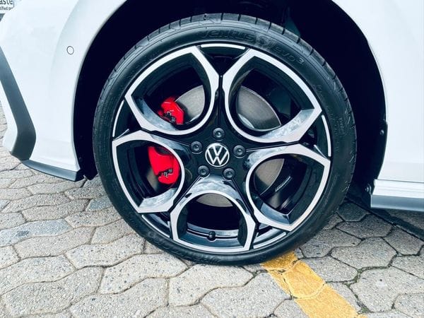 2026 Volkswagen Golf GTI 2.0 TSI Auto photo 5
