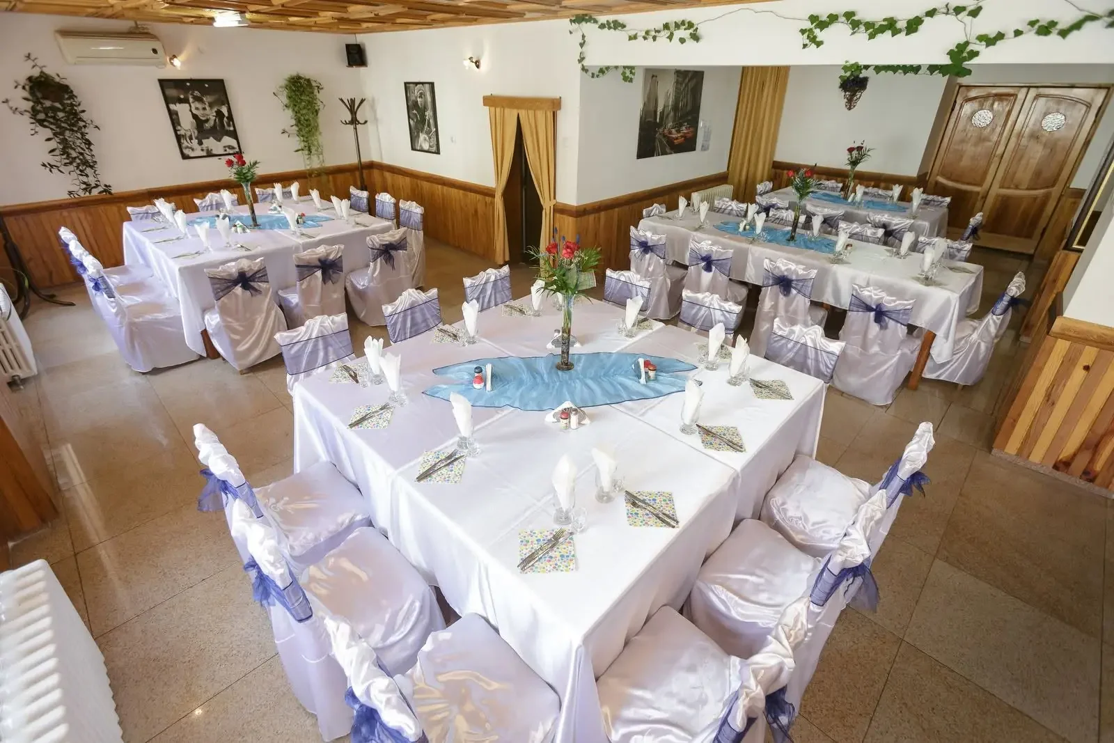 Mese festive în restaurantul Casa Blanca