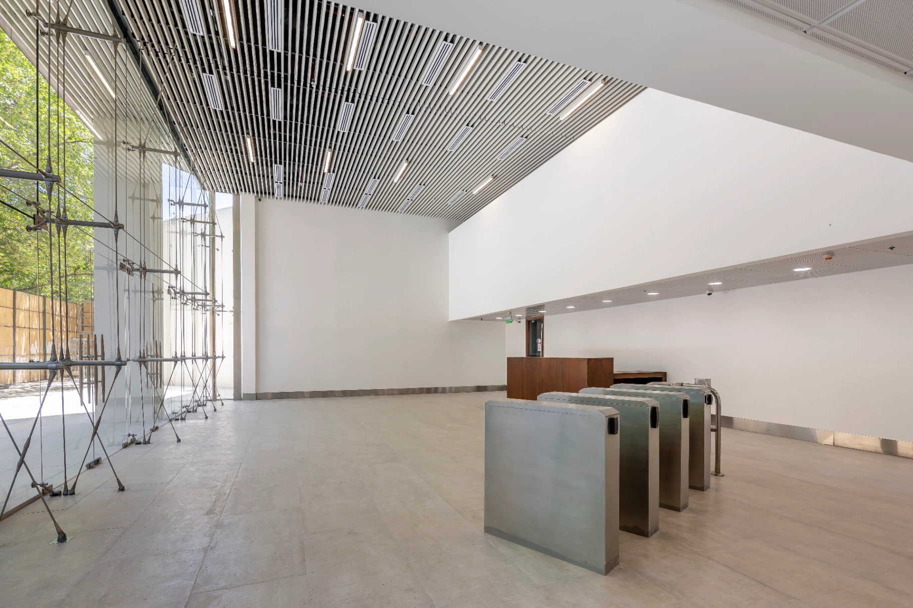 Hall de Acceso Sura - 5