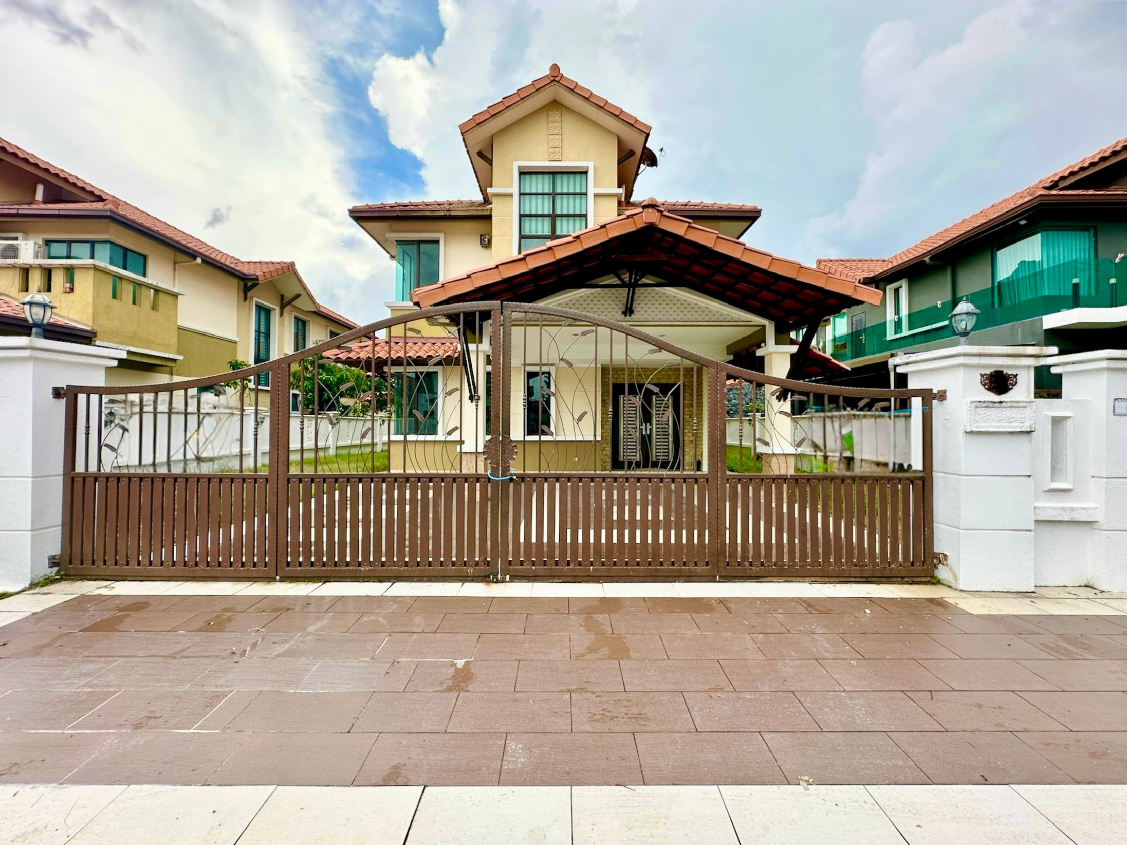 Full Photo 14042 of Aman Perdana Klang Bungalow 2 Storey, Freehold Open, Land Area 50 x 80 (4000 sqft), Facing North