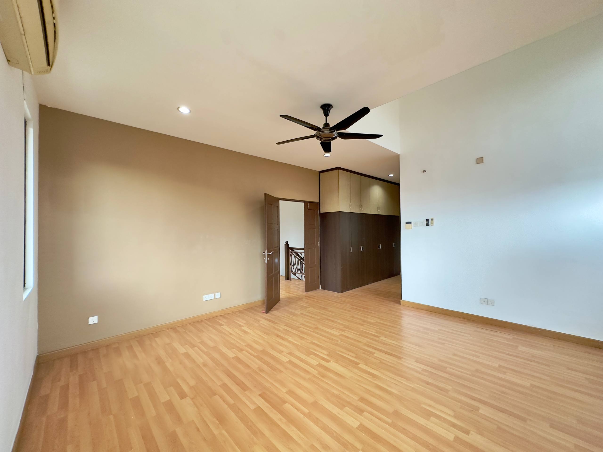 Full Photo 14066 of Aman Perdana Klang Bungalow 2 Storey, Freehold Open, Land Area 50 x 80 (4000 sqft), Facing North