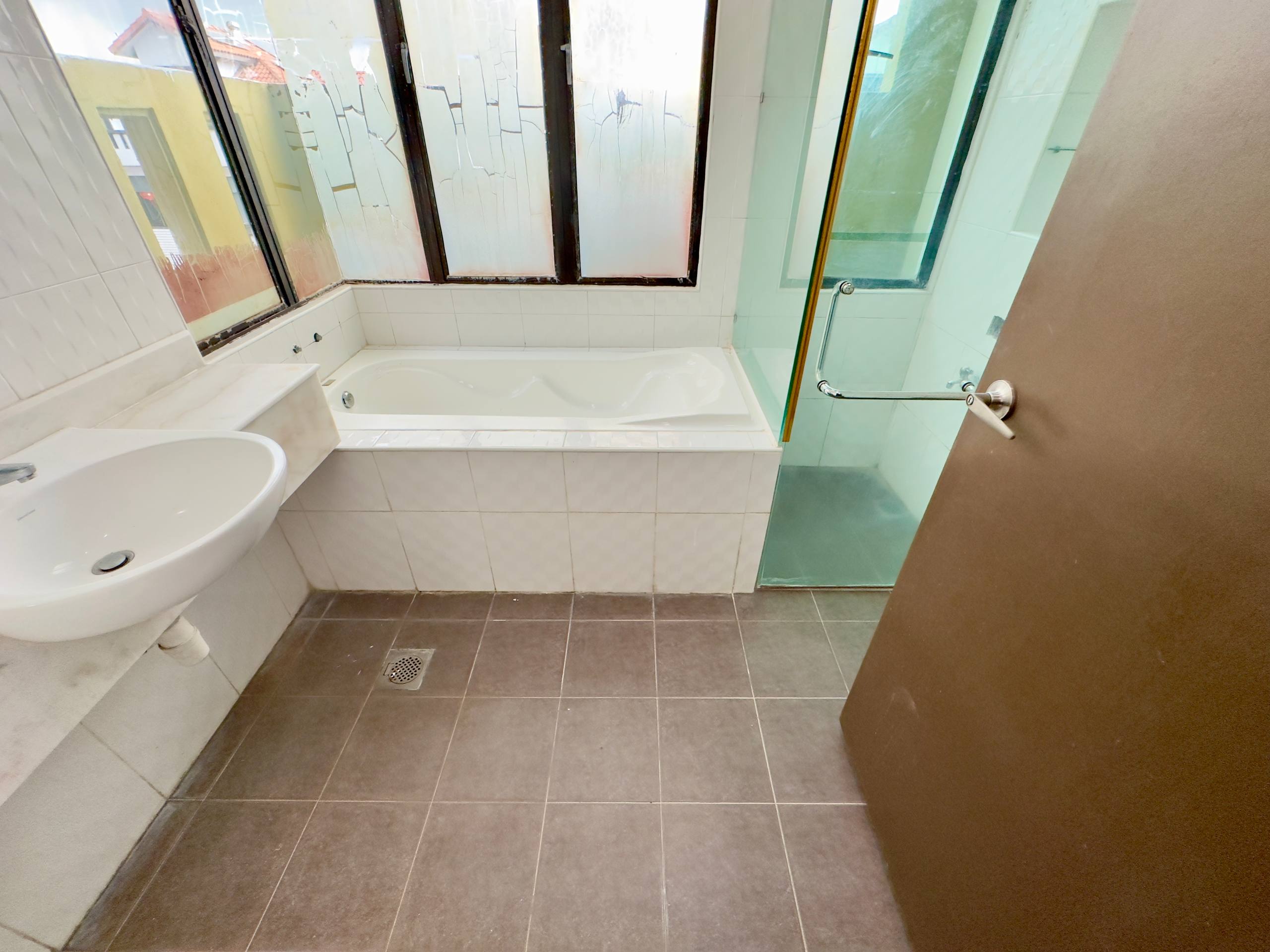 Full Photo 14070 of Aman Perdana Klang Bungalow 2 Storey, Freehold Open, Land Area 50 x 80 (4000 sqft), Facing North