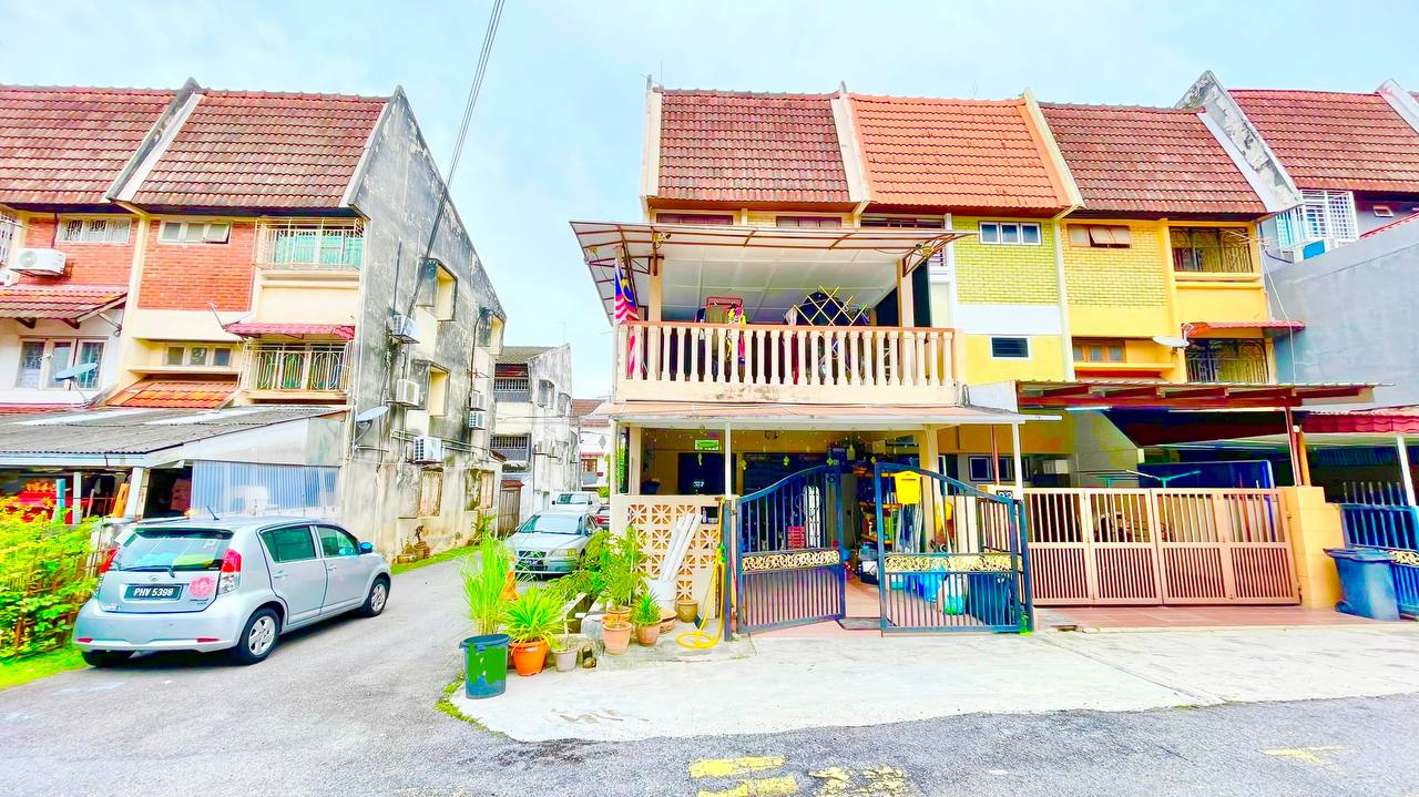 Full Photo 17036 of 3-Storey Terrace End Lot at Taman Bukit Teratai, Ampang Selangor